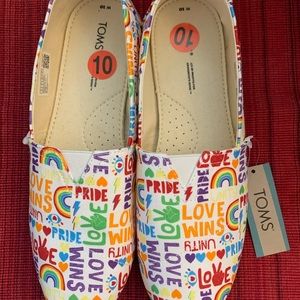 TOMS’s Pride Love Unity ! NWT